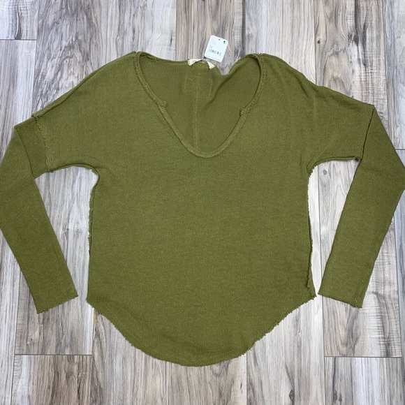 NWT Free People Come & Get It solid v-neck top (olive green) — size MEDIUM (M) - Picture 2 of 5